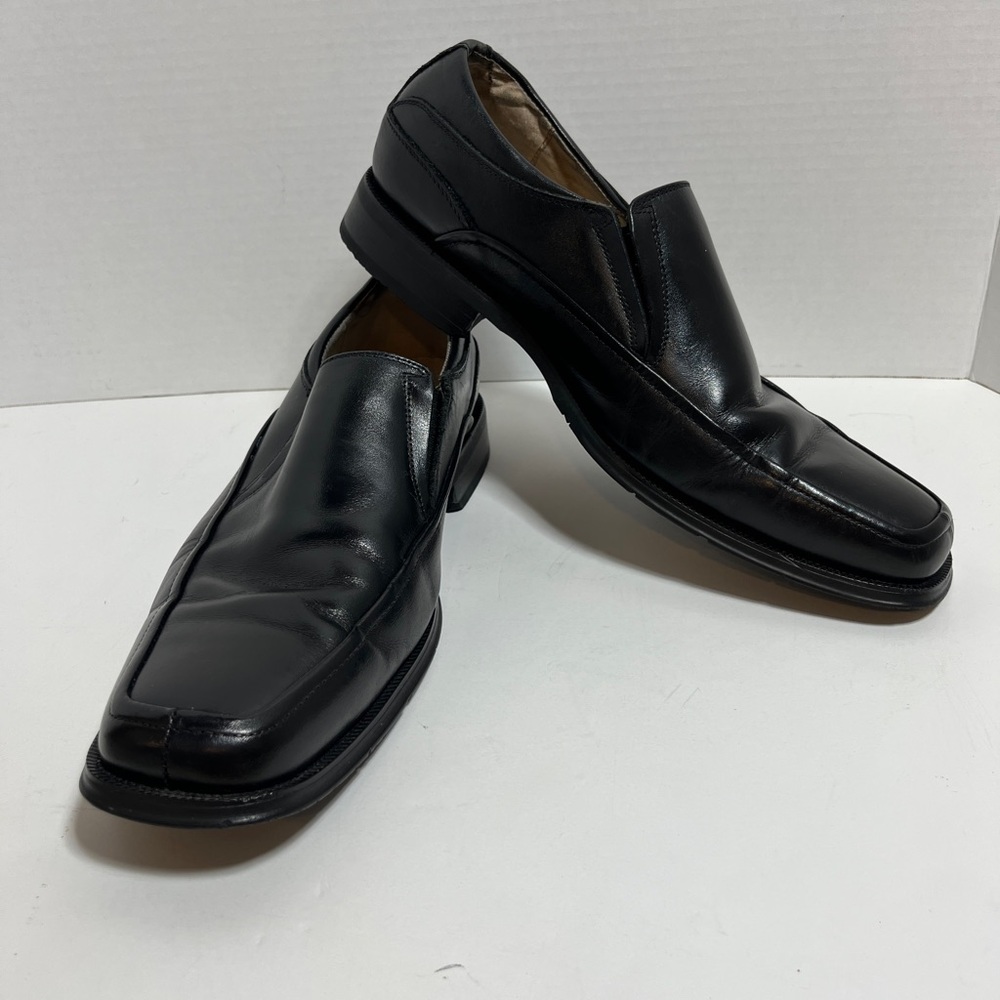 Florsheim Men's Sleek Black Slip-On Loafers